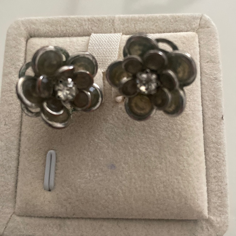 Silver vintage floral earrings